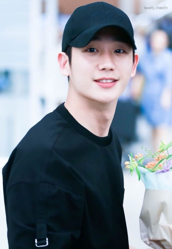 Ada Apa dengan Jung Hae-In? Idola Drakor yang Brondong Manis, Klimis, dan Protagonis!