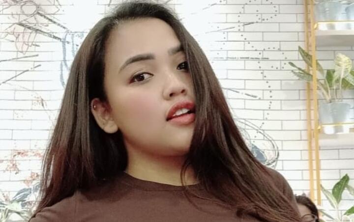 Clara Gopa Buktikan Ukuran Dadanya Bukan Hasil Operasi, Katanya: Masih Ori!