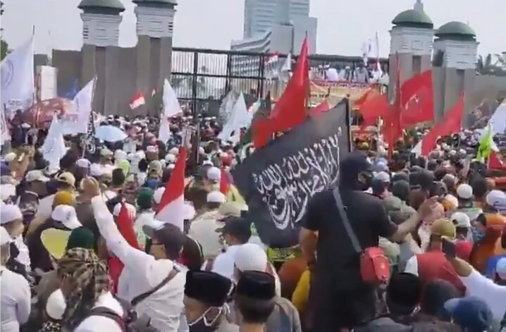 Guntur Romli: Anies Tak Peduli Covid Marak saat FPI Demo