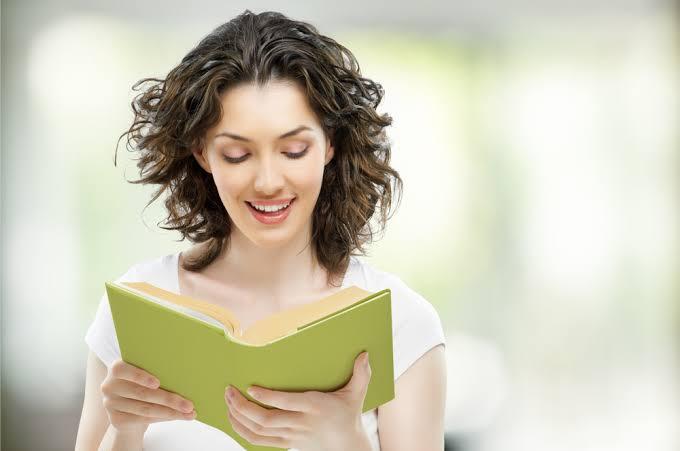 6 Keseruan yang Gak Bakal Kamu Dapatkan Saat Baca Buku Lewat E-book