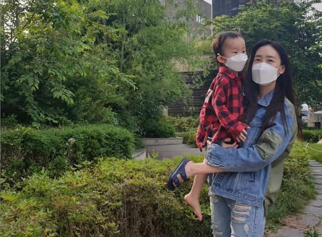 Sempat Takut Anaknya Tak Diterima Publik, Ini Alasan Byul Ungkap Wajah Sang Buah Hati