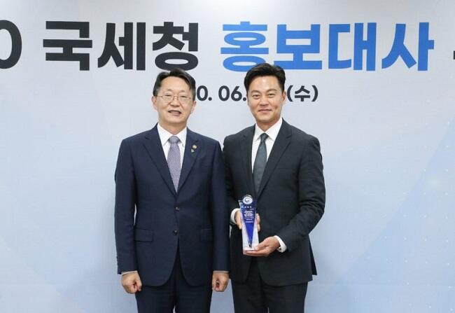 Contoh yang Baik Nih, Lee Seo Jin dan IU Jadi Duta Besar karena Taat Pajak