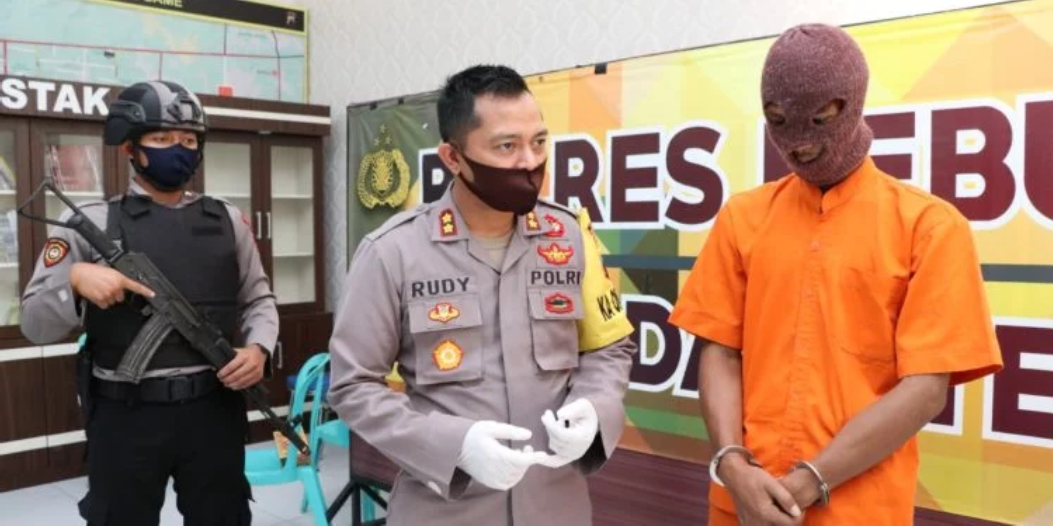 Sakit Hati di Putus Pacar, Pemuda di Kebumen Sebar Foto Bugil Pacar