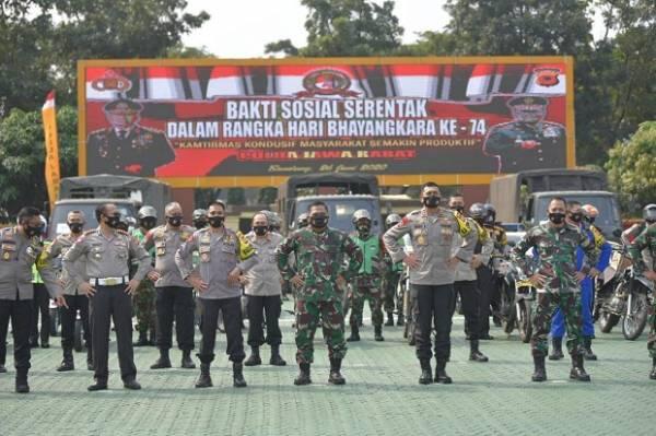 Baksos Hari Bhayangkara, Polda Jabar Salurkan 2.625 Paket Sembako