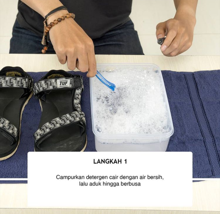 Bagaimana cara mencuci sandal sepatu ala TUF Footwear?