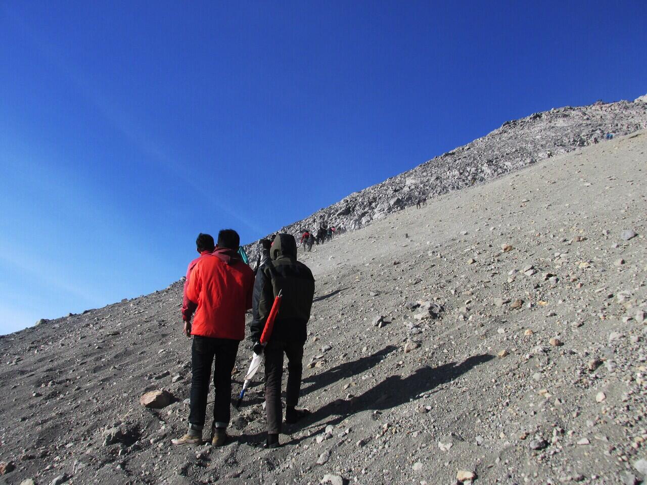 Agan Perlu Tahu ! Inilah 11 Larangan Saat Melakukan Pendakian Gunung