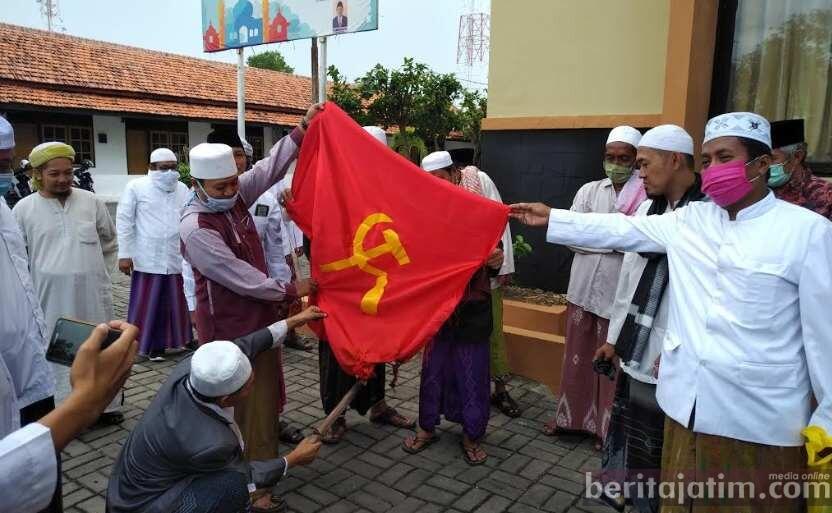 PA 212 Diminta Jujur soal Pembakaran Bendera Berlogo Palu Arit