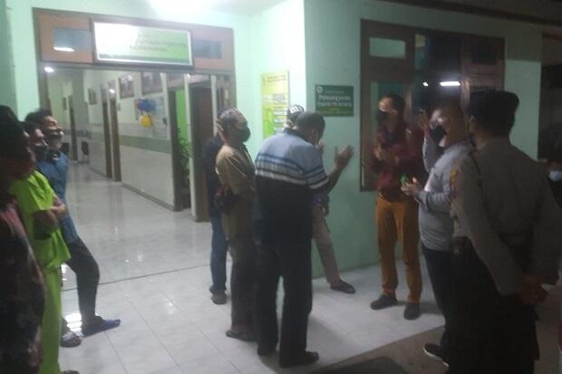 Polisi Berjibaku Gagalkan Keluarga Jemput Paksa Jenazah Reaktif COVID-19