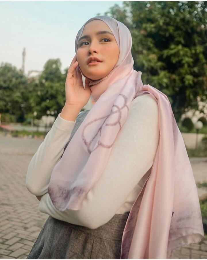 Menilik Potret-Potret Manisnya Nadya Fricella, Pemeran Nining di Amanah Wali 4