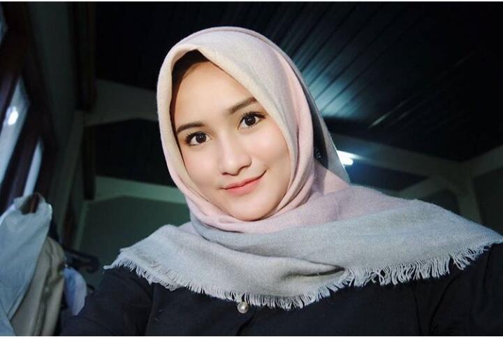Menilik Potret-Potret Manisnya Nadya Fricella, Pemeran Nining di Amanah Wali 4