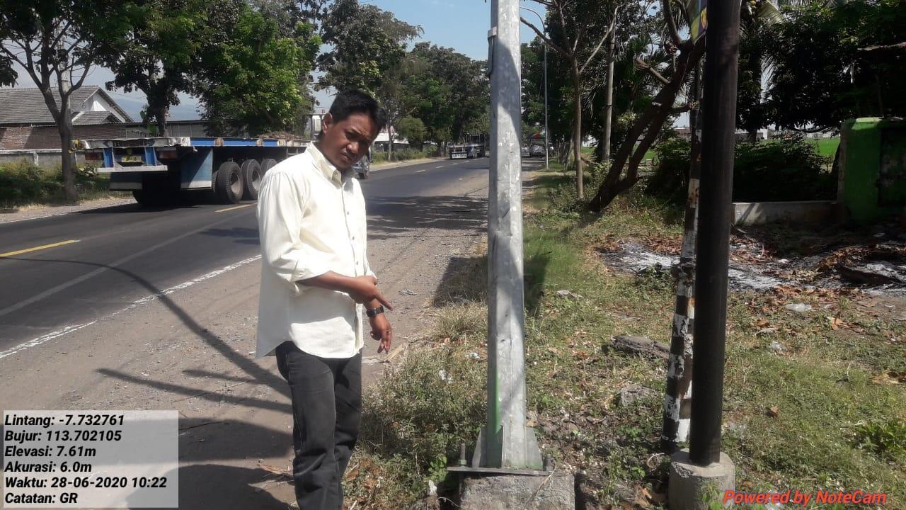 Ketum LSM GEMPARS Geram Tiang Lampu Penerang Di Jalan Pantura Nyaris Roboh