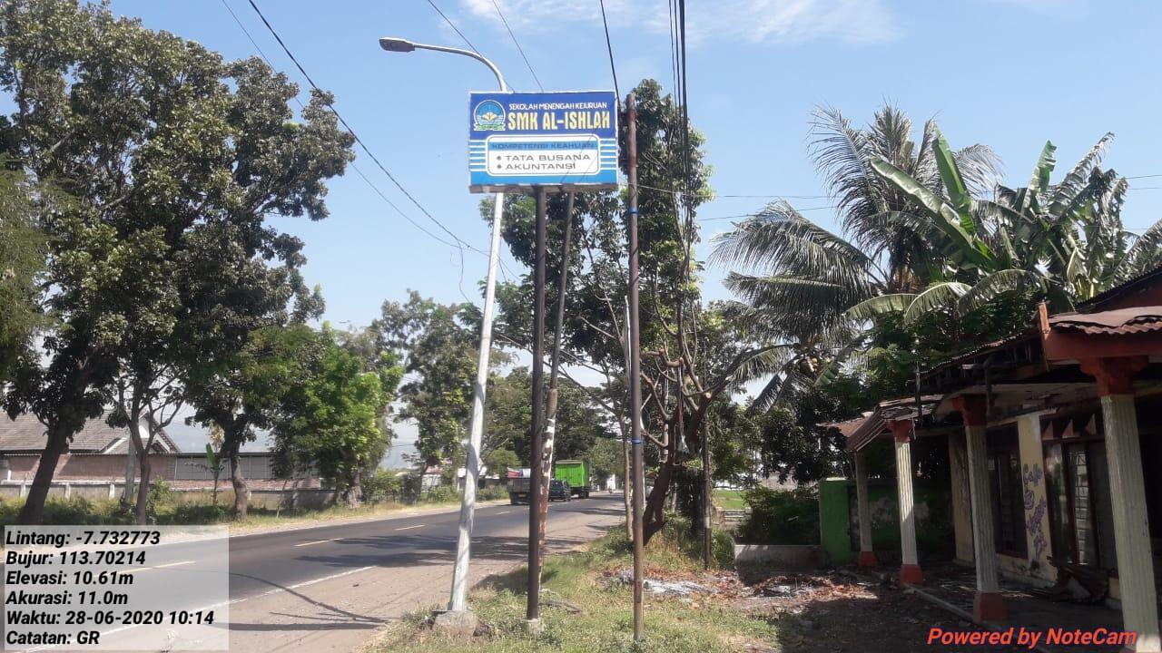 Ketum LSM GEMPARS Geram Tiang Lampu Penerang Di Jalan Pantura Nyaris Roboh
