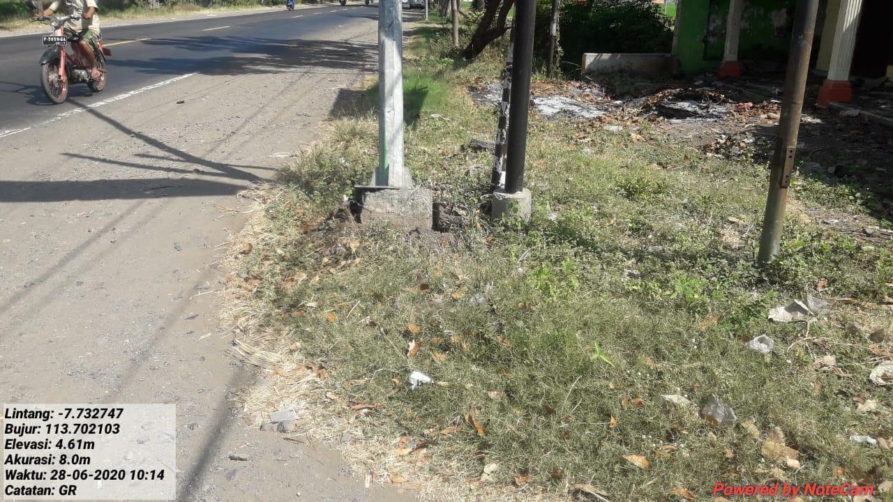 Ketum LSM GEMPARS Geram Tiang Lampu Penerang Di Jalan Pantura Nyaris Roboh