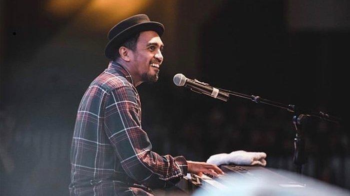 Bentuk Nisan Makam Glenn Fredly Jadi Sorotan Sampai Viral, Ini Sebabnya