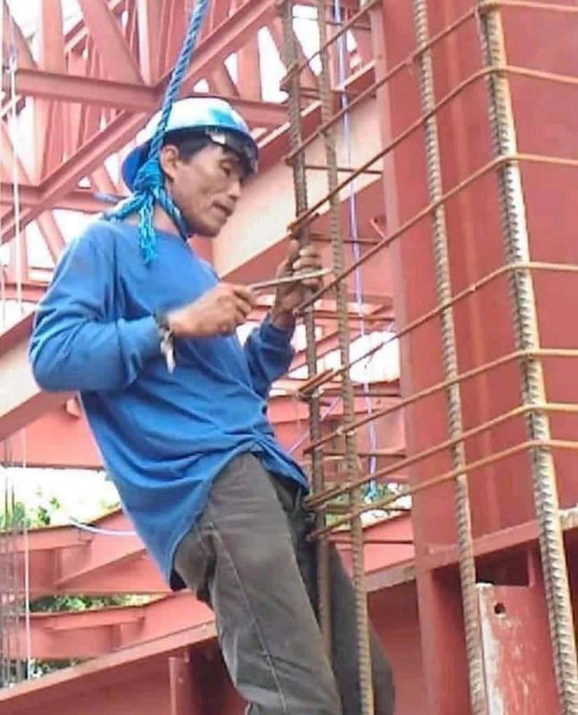 Tingkah Tukang Bangunan Yang Bikin Geleng-geleng Kepala! Ada Yang Konser Loh!