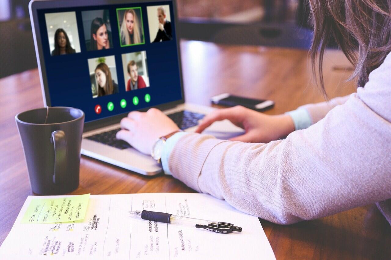5 Kebiasaan PSBB yang Masih Berlanjut di Era New Normal, Ente termasuk yang Mana?