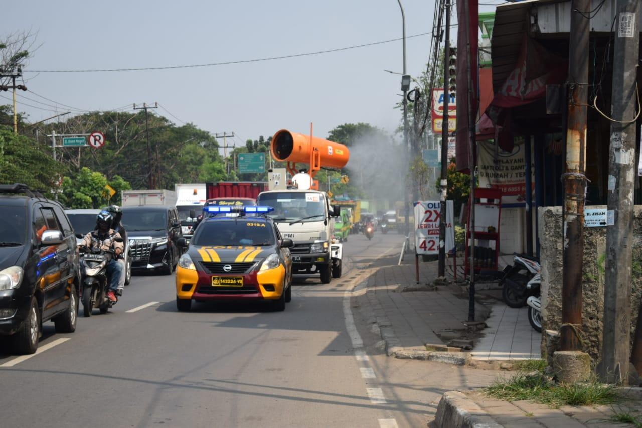 Perpanjang Masa PSBB, Enam Unit Mobil Gunner Semprotkan Wilayah Kota Tangerang
