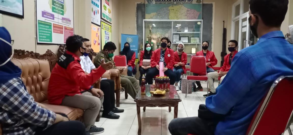 UKM Bulutangkis Universitas Mercu Buana Berikan Bantuan APD ke PMI Kecamatan Ciledug