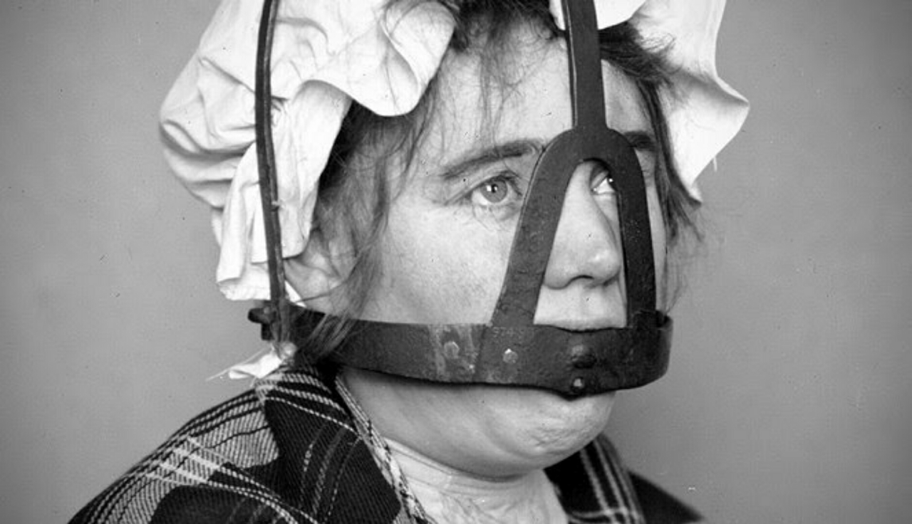 Scold's Bridle, Alat Kekang Kepala Sebagai Hukuman Tukang Gossip!