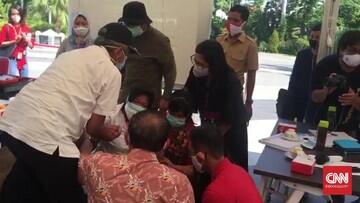 Bu Risma, Walikota Surabaya Sujud di depan IDI. Ada Apa Gerangan?