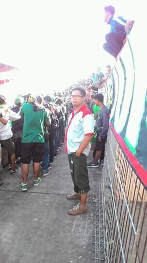 Nonton Bola Era New Normal di Stadion, Nggak Usah Pakai Baju APD Cukup Bawa Ini Aja!