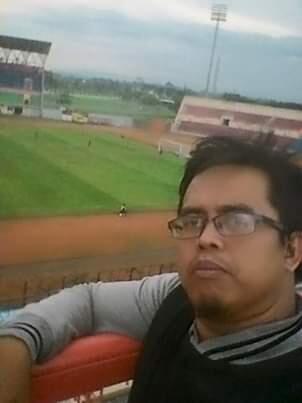 Nonton Bola Era New Normal di Stadion, Nggak Usah Pakai Baju APD Cukup Bawa Ini Aja!