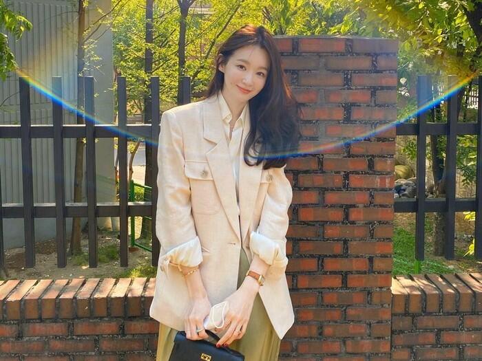 Jual Kuncir Rambut Seharga Rp 711 Ribu, Kang Min Kyung Dinyinyirin Netizen!