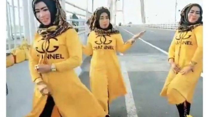 Ibu-Ibu Dicyduk Gara-Gara Main Tik-Tok