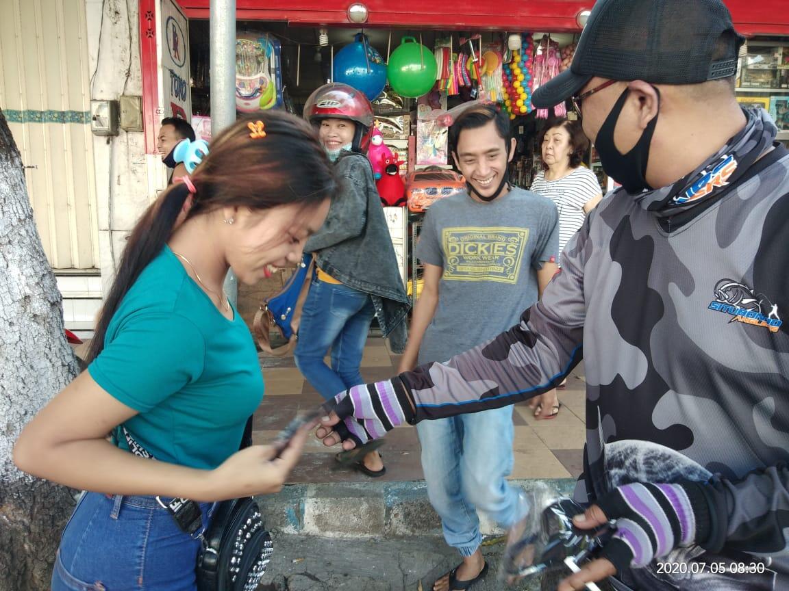 Situbondo Angler's Bagikan 1.250 Masker Sambut New Normal Patuhi Protokol Kesehatan