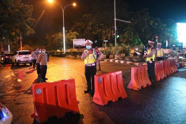 Jam Malam Atasi Korona, Emang Virus Cuman Keluar Malem?