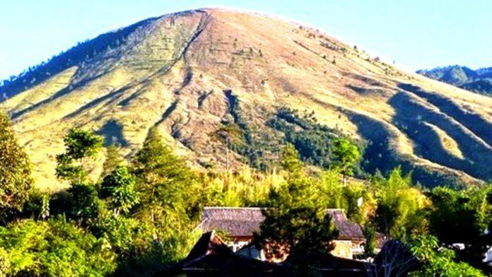 Ini Legenda dan Mitos Gunung Guntur yang Terkenal