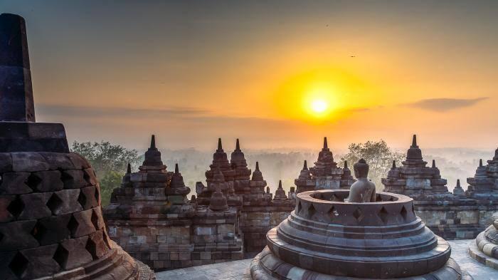 Tiket Bule Masuk Borobudur Lebih Mahal Dari Lokal, Bikin Bule Kapok Ga? 