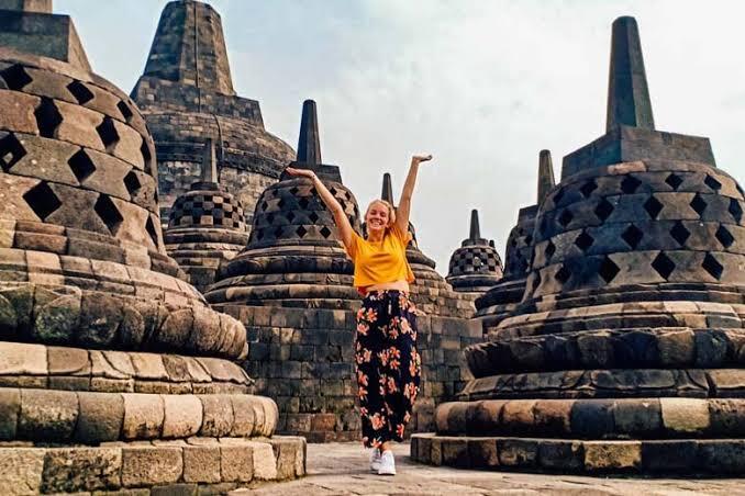 Tiket Bule Masuk Borobudur Lebih Mahal Dari Lokal, Bikin Bule Kapok Ga? 