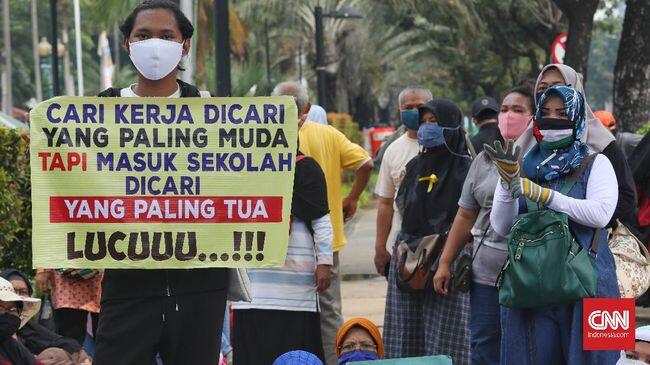 Balai Kota Anies Dibanjiri Karangan Bunga Kekecewaan PPDB DKI