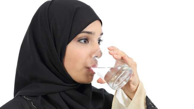 Sering Dianggap Sepele, Ini 5 Kesalahan Umum Saat Minum Air Putih