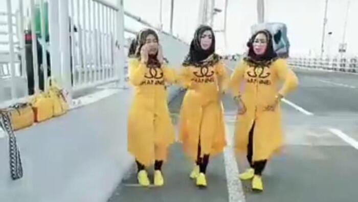 Emak-Emak Tiktok VS Tina Toon & Maudy Ayunda