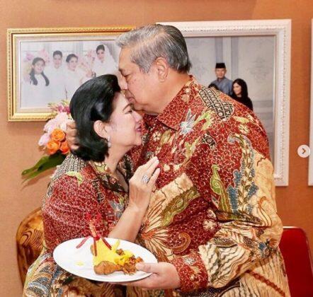 Mengenang, Deretan Potret Mesra SBY-Ibu Ani dari Muda hingga Maut Memisahkan