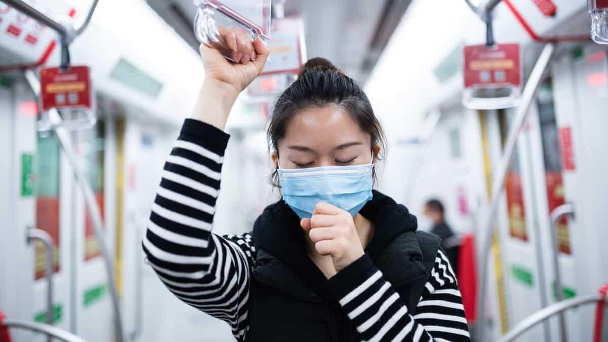 FYI, Masker Menjadi Kurang Efektif Jika Kamu Batuk Lebih dari Sekali