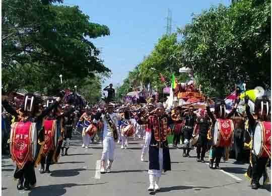 Sembuh Usai Berperang Lawan Corona, Pria Ini Disambut Warga Bak Pahlawan