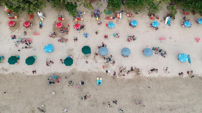 Pantai Kuta Buka Hari Ini, Pengunjung Wajib Cek Temperatur Tubuh