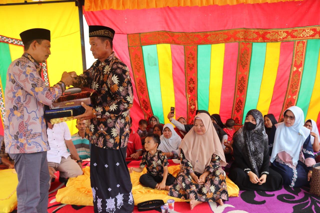 Satu Keluarga Asal Nias Masuk Islam di Aceh Selatan