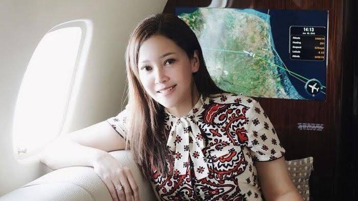 9 Selebriti Suka Tampil Glamor di Depan Kamera, Padahal mah?