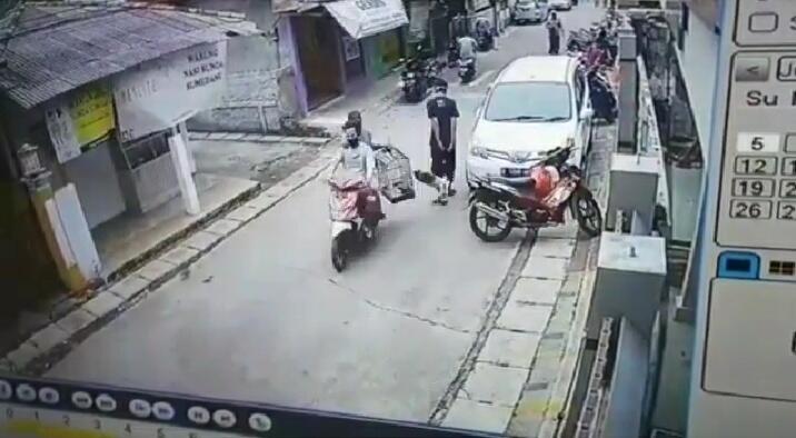 Apes! Berhasil Kabur Dari Pemilik, Burung Curiannya Malah Lepas Gara-gara Hal Sepele!