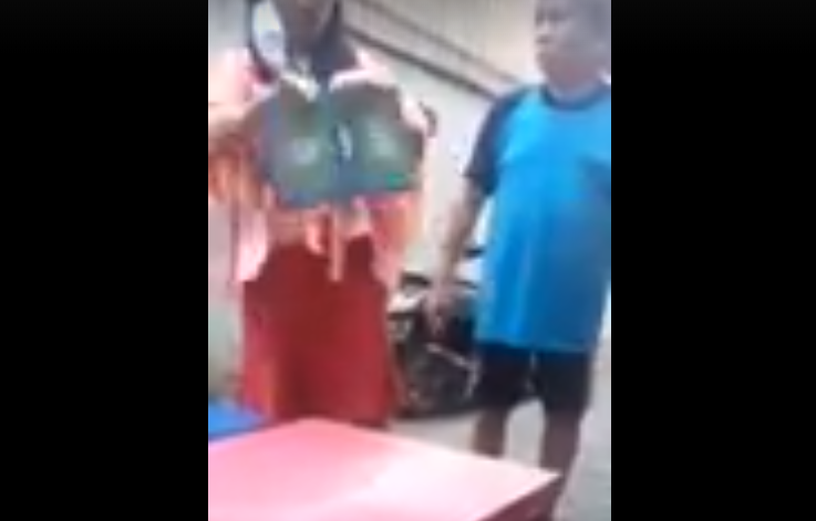 Viral! Wanita Ngaku Yahudi Ancam Robek Alquran, Rumahnya Digeruduk Emak-emak