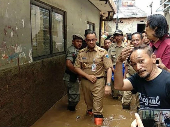 Tak Punya Uang, Anies Minta Bantuan Pusat dalam Proyek Banjir