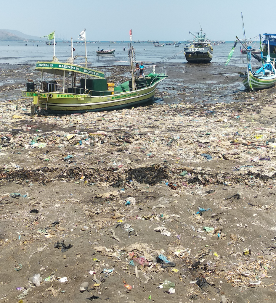 Laut Dan Sampah
Sungai Dan Sampah
Pantai Dan Sampah