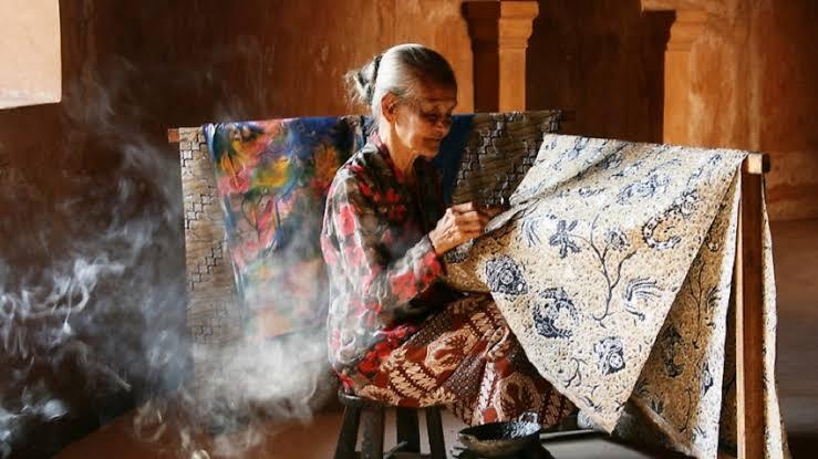 Batik Disebut Kerajinan Tradisional China, Netizen Ramai Ribut di Twitter