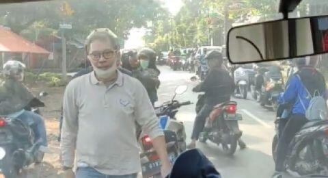 Detik-detik Ambulance Penuh Pasien di Depok Dihadang Oknum, Bikin Kesal