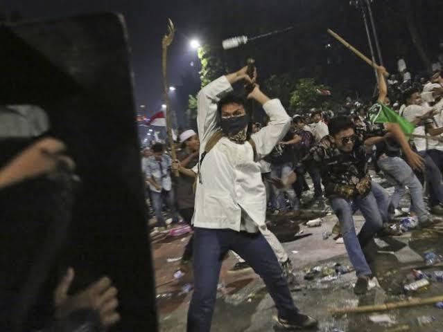 Bangsa Pengecut Yang Selamanya Tersandra