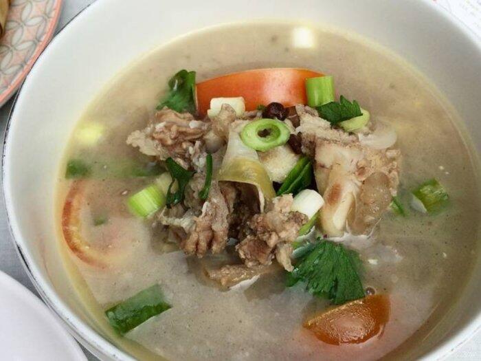 Lezatnya Sop Iga Kambing Bakar untuk Hangatkan Badan